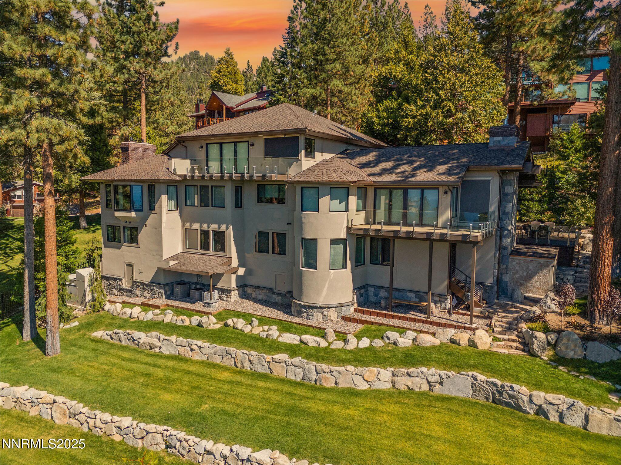 Image 2: 261 Eagle Front Sunset