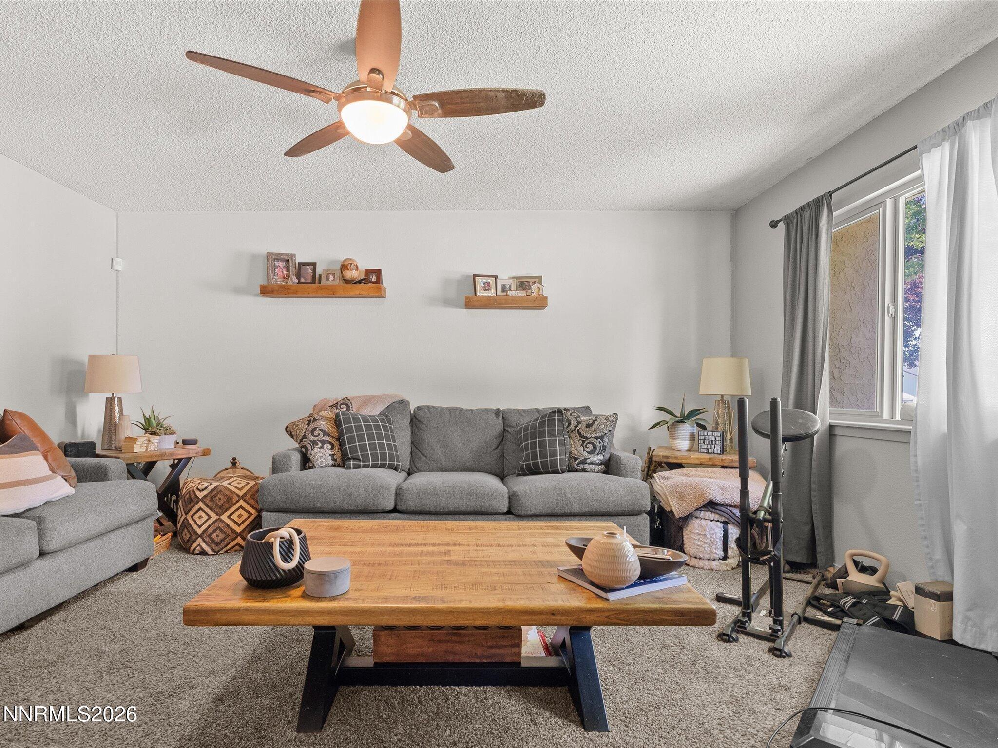 Image 4: Living Room 2