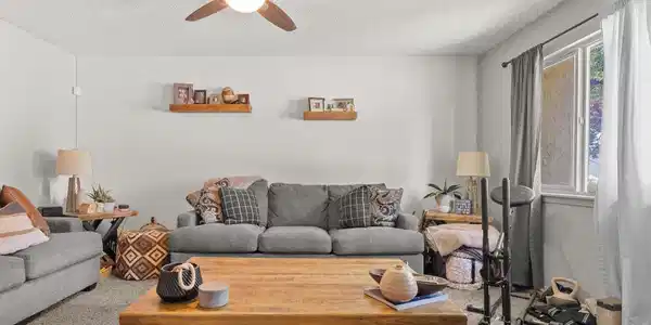 Image 4: Living Room 2
