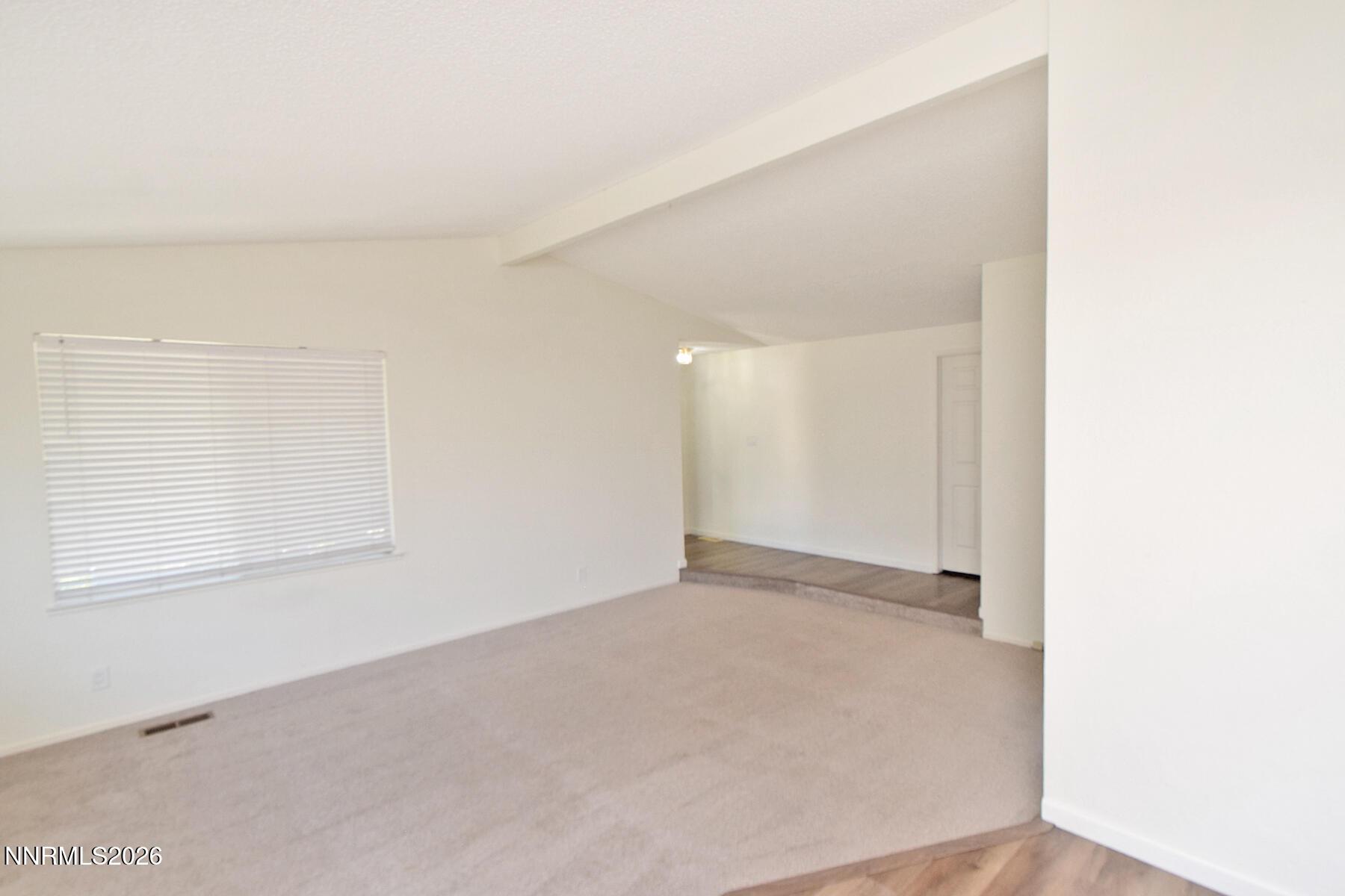 Image 4: fulll living
