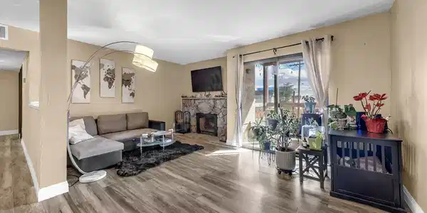 2955 Lakeside Drive