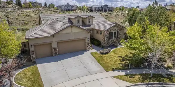 2390 Maple Leaf Trail