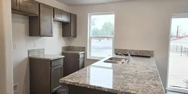 Image 3: Lot 4