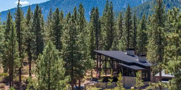 Image 2: Beautiful Mountain Setting