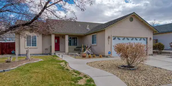 906 Julia Lane
