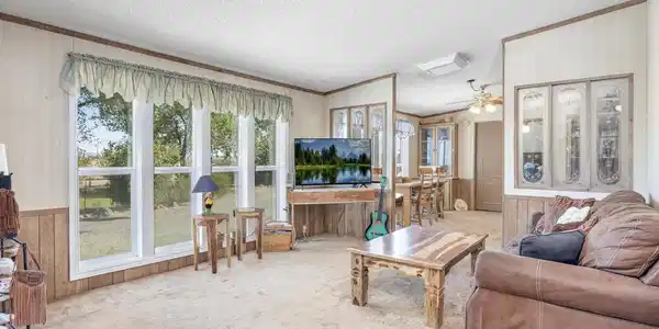Image 3: 4