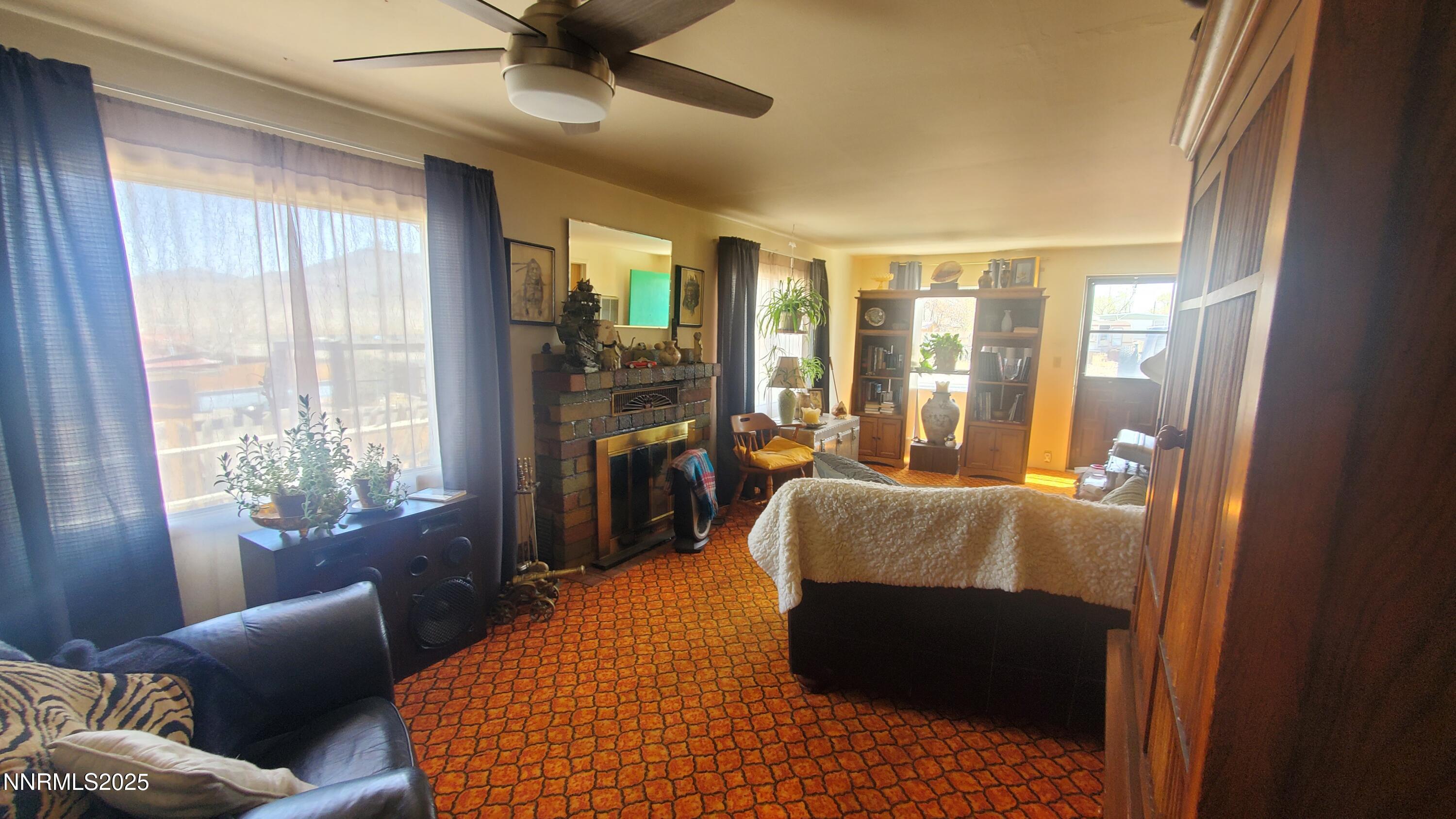 Image 3: 206 12th living room