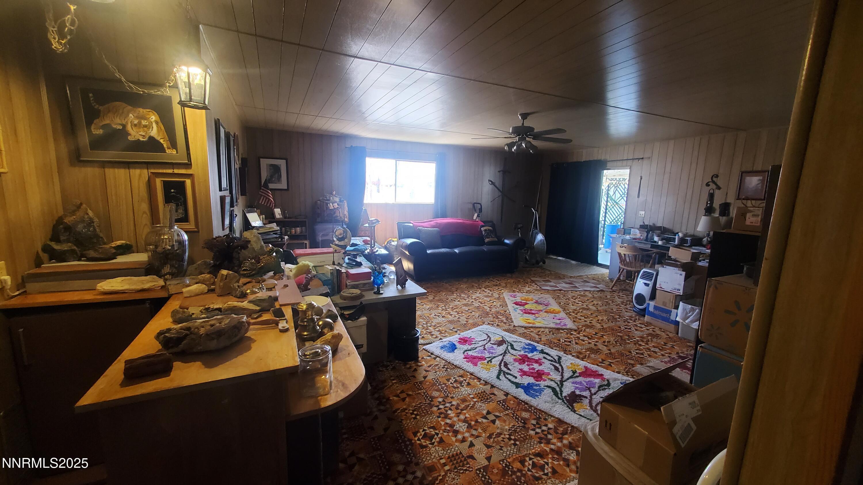 Image 4: 206 12th family room