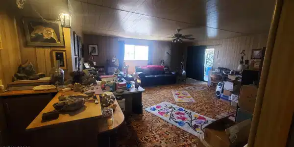 Image 4: 206 12th family room