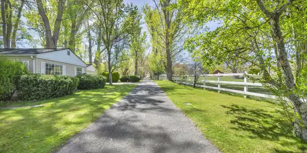 Image 4: 4-web-or-mls-2501-holcomb-ranch-ln