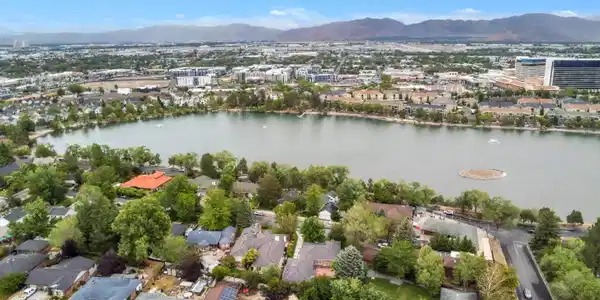 Image 2: Virginia Lake