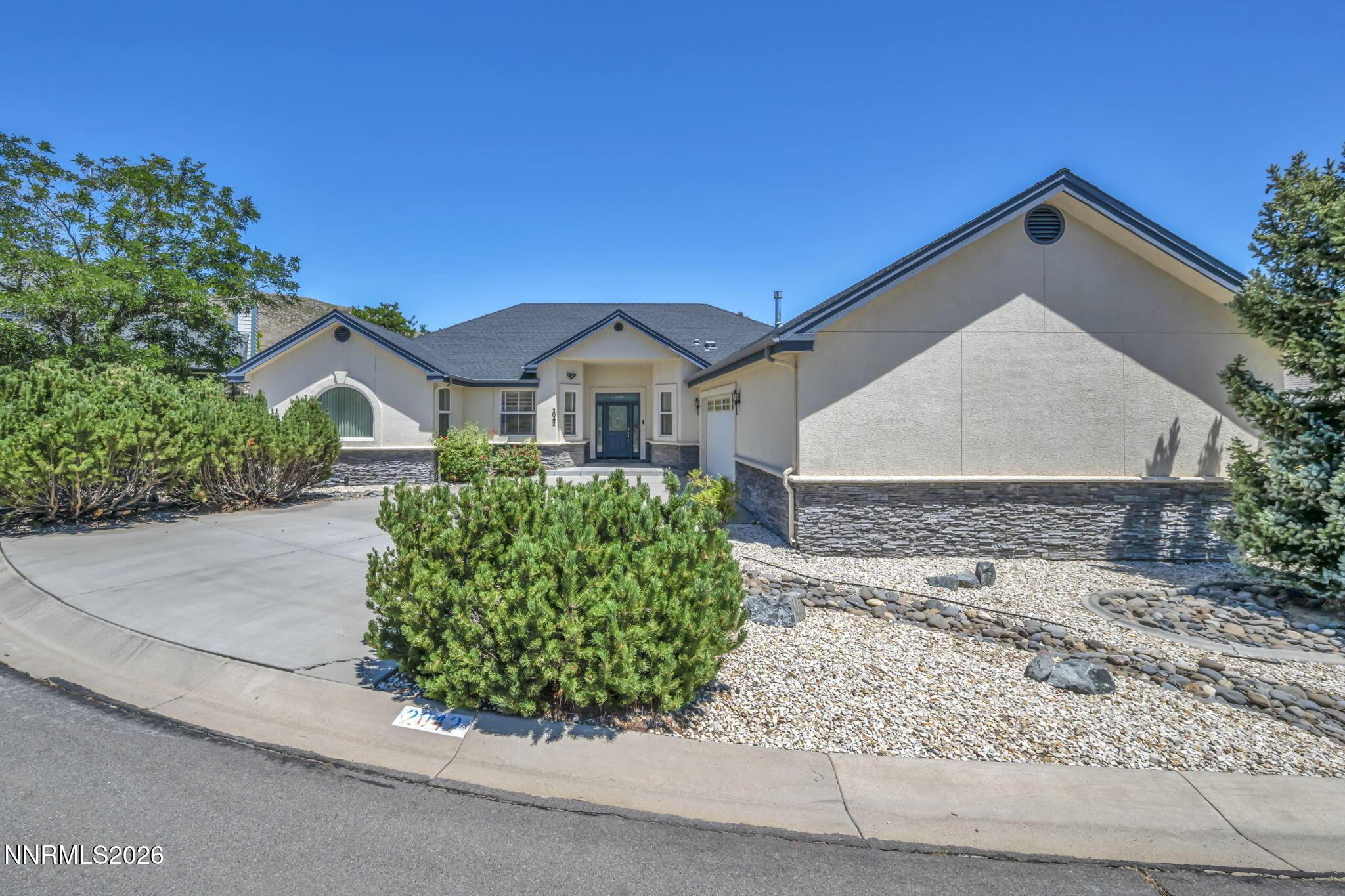 Image 1: 5-web-or-mls-2042-amberwood-dr
