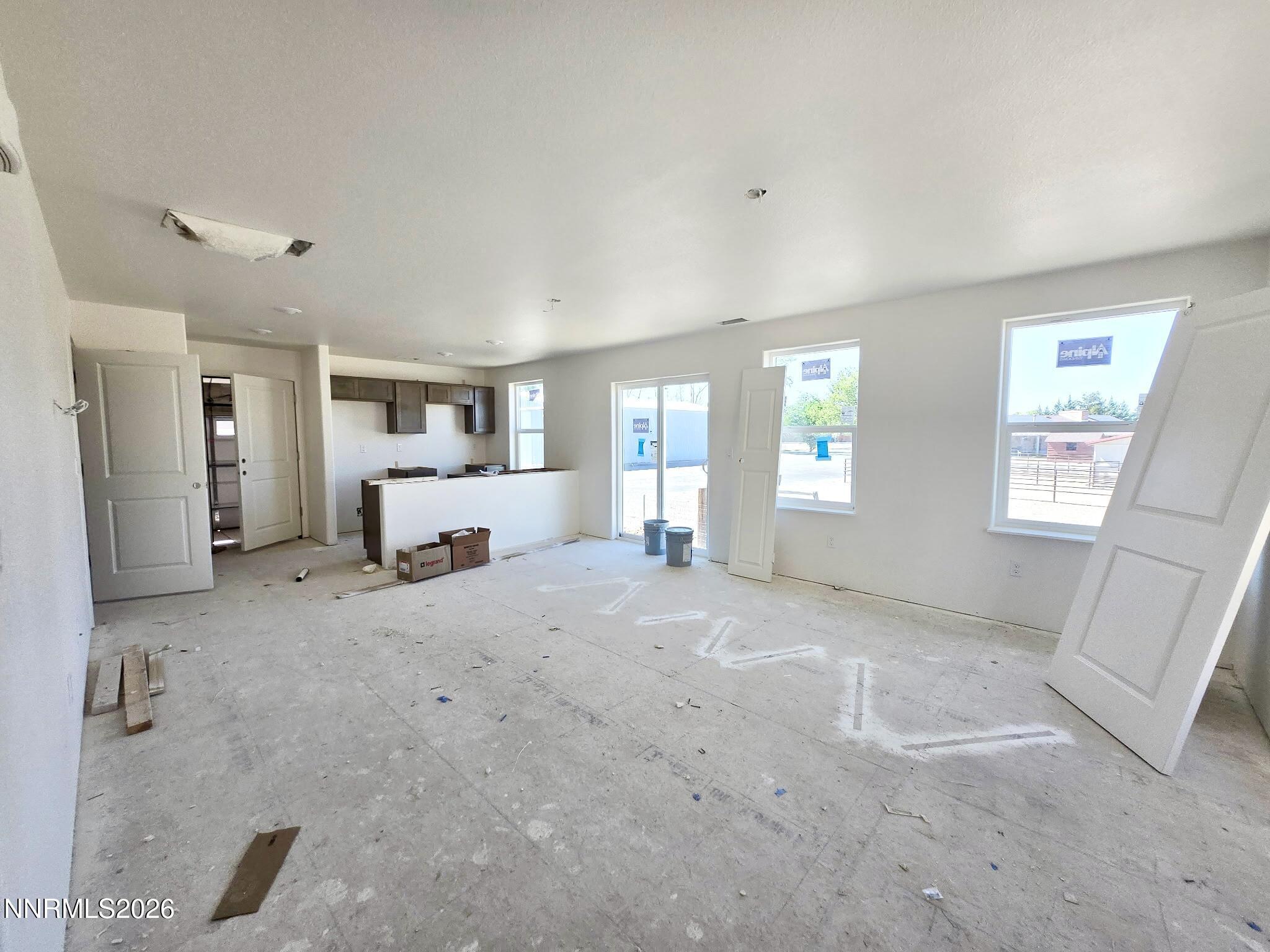 Image 3: Interior