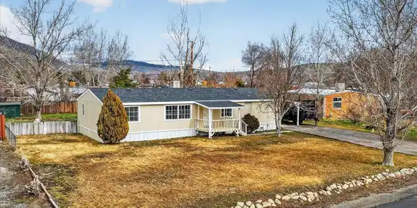 5085 Bobolink Circle