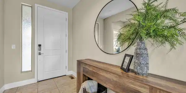 Image 4: Foyer