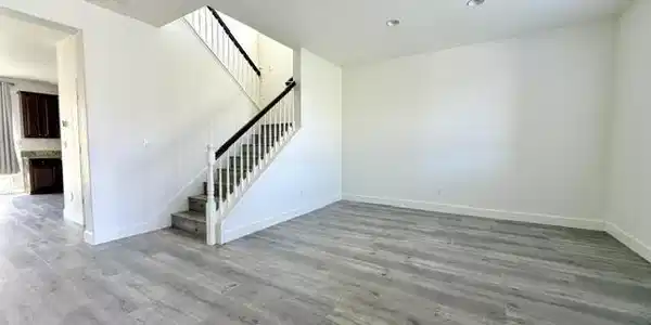 Image 3: 3