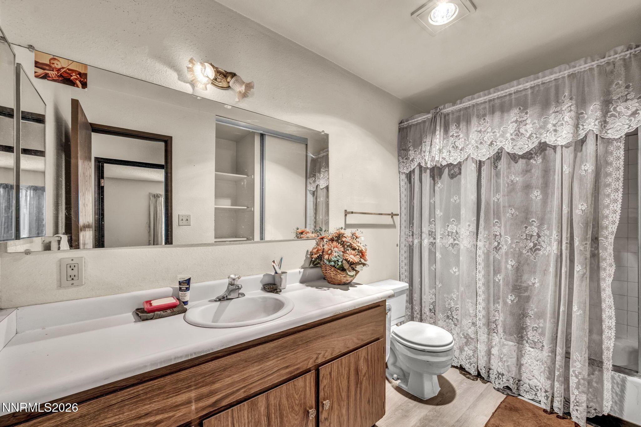 Image 2: 18-web-or-mls-400-s-saliman-rd-apt-86