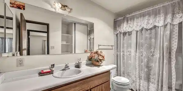 Image 2: 18-web-or-mls-400-s-saliman-rd-apt-86