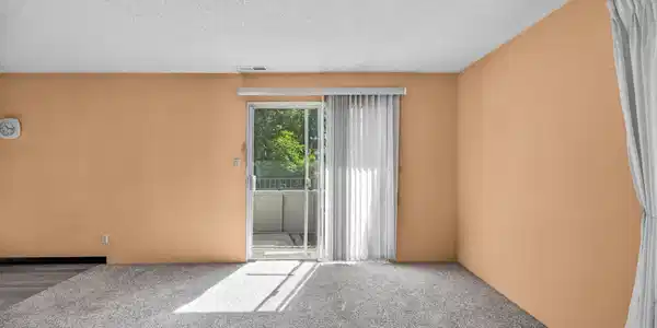 Image 4: 20-web-or-mls-400-s-saliman-rd-apt-86