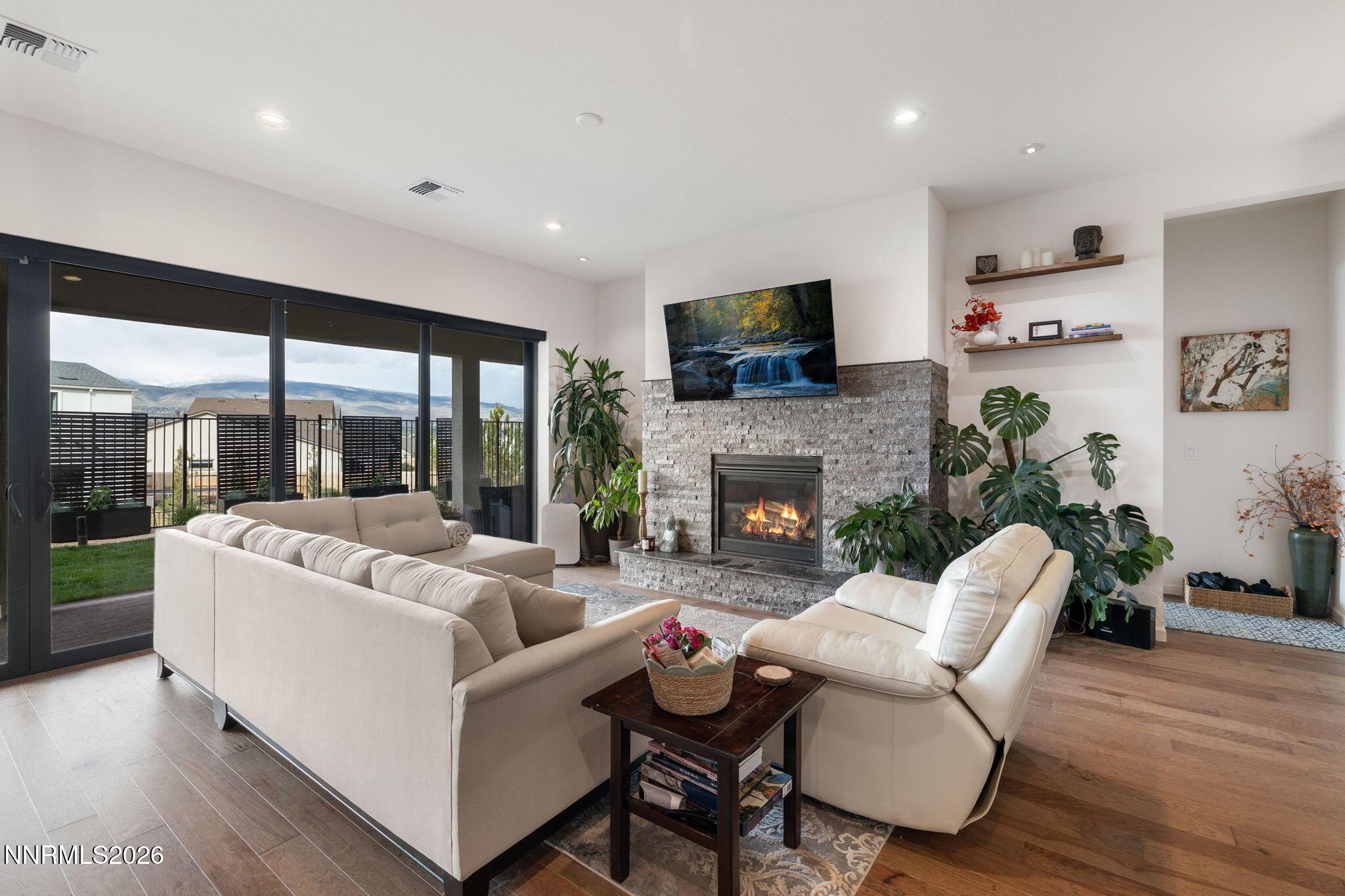 Image 3: 7-web-or-mls-15025 Iron River-9