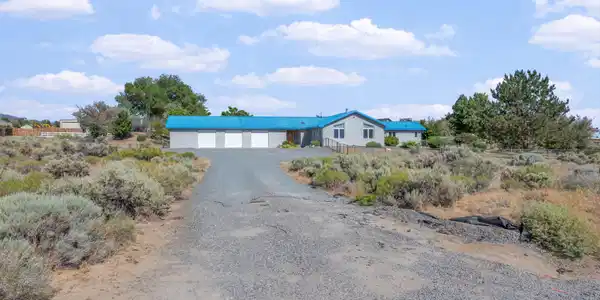 2493 E Valley Road