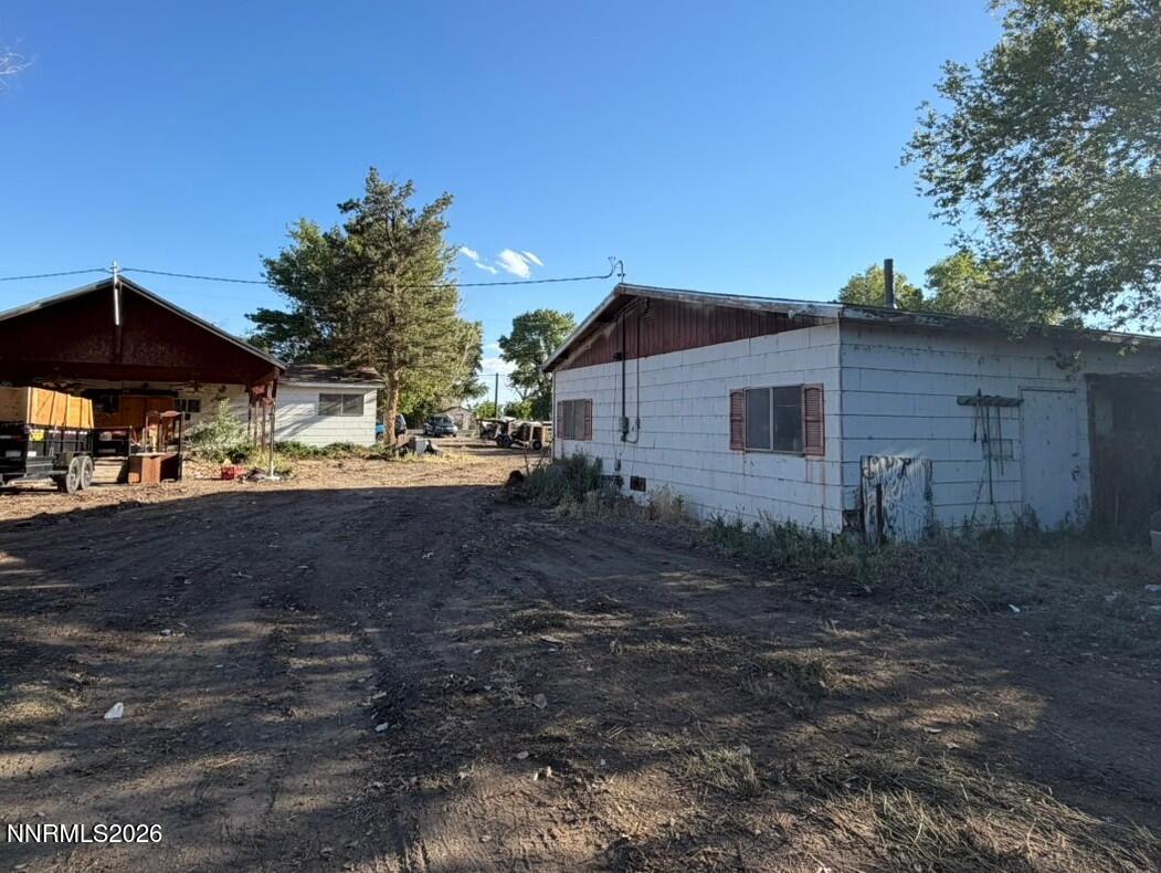 Image 4: back garage