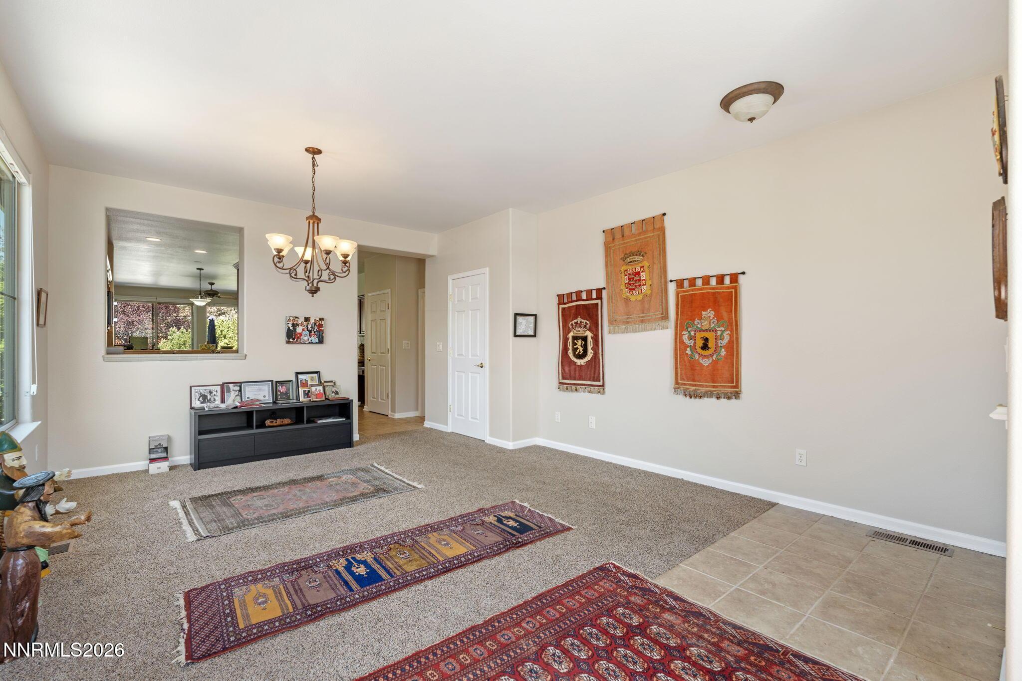 Image 4: Living Room