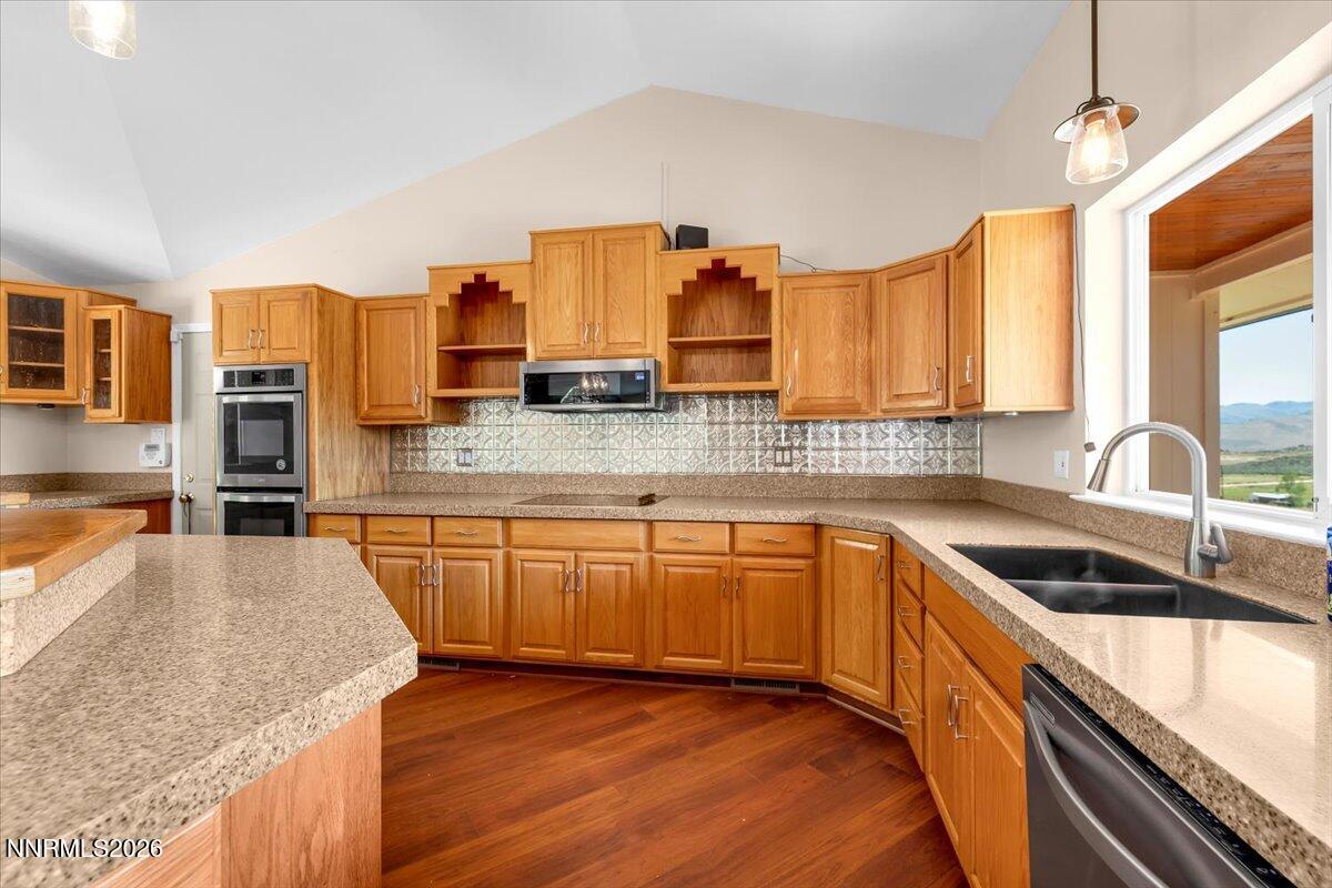 Image 3: Kitchen