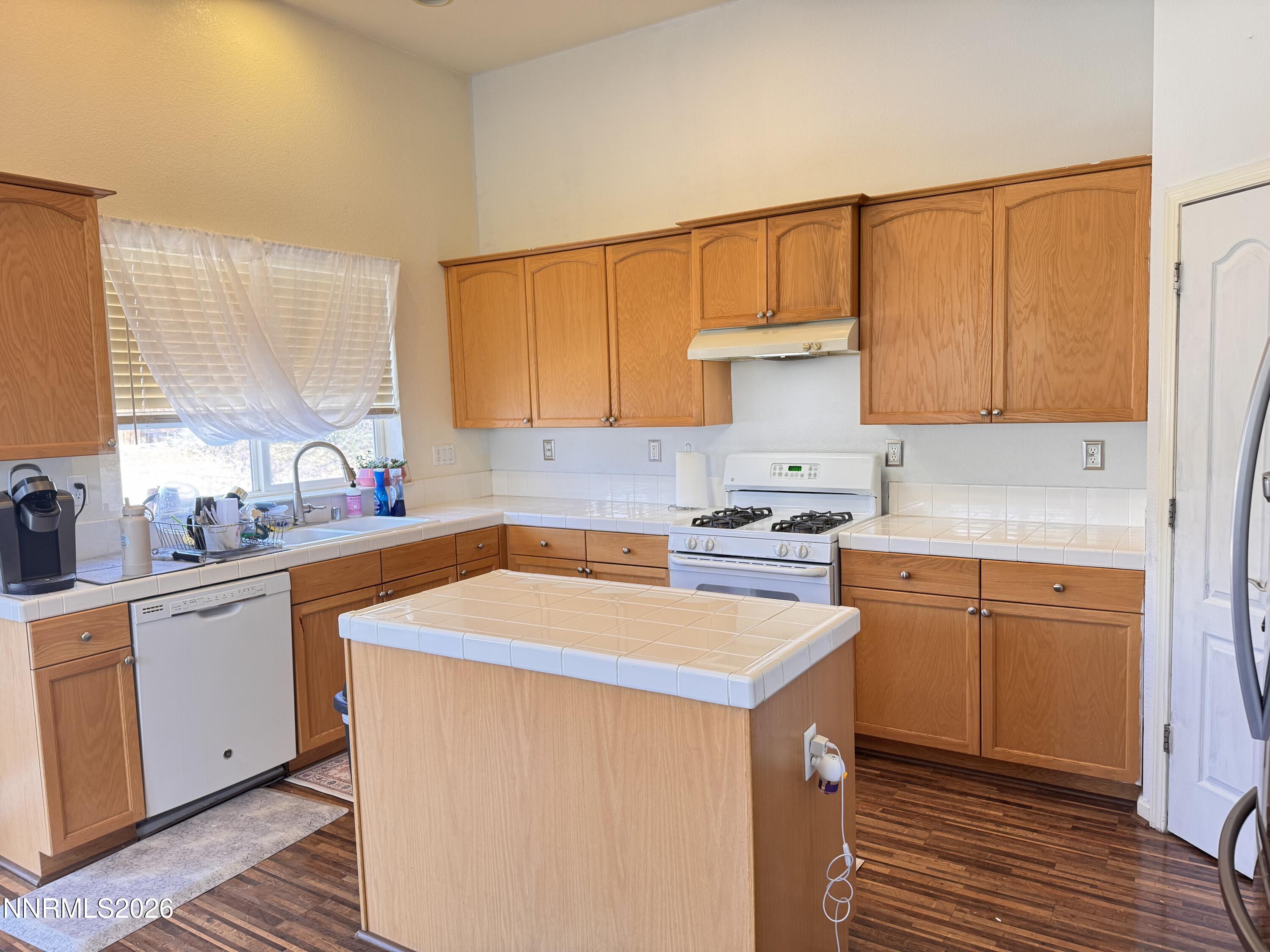 Image 4: IMG_4108
