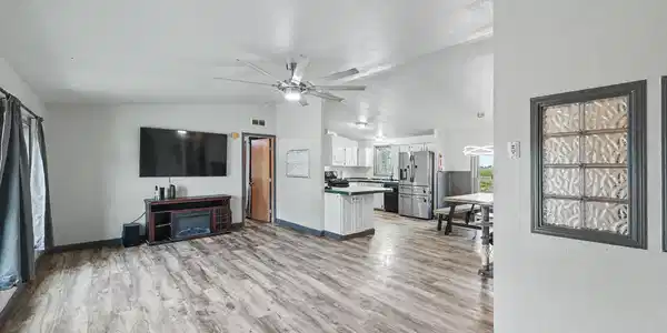 Image 2: 2