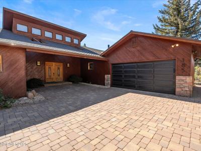 185 Lakeview Drive