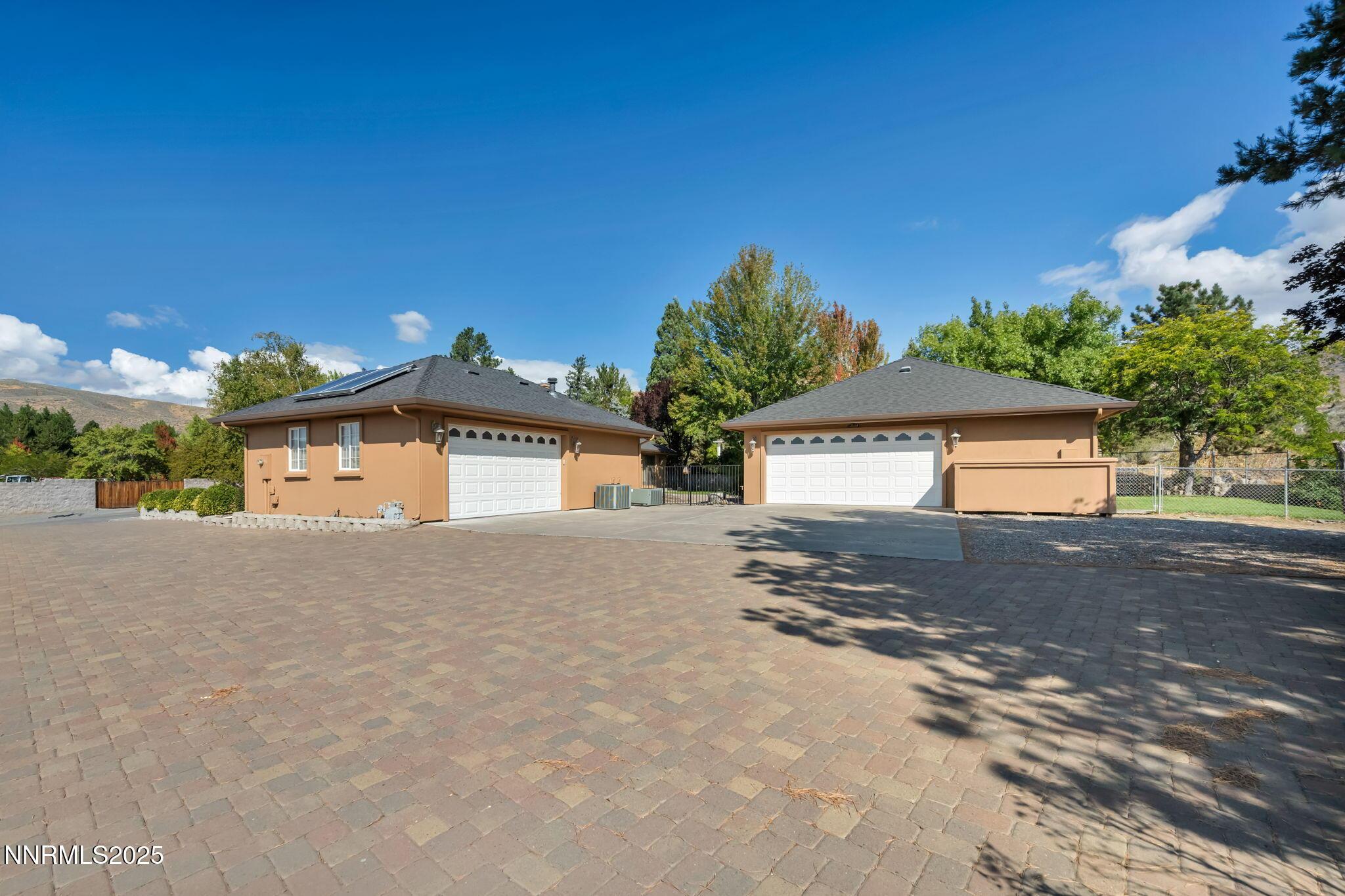 Image 4: 7-web-or-mls-6083-mcdowell-rd