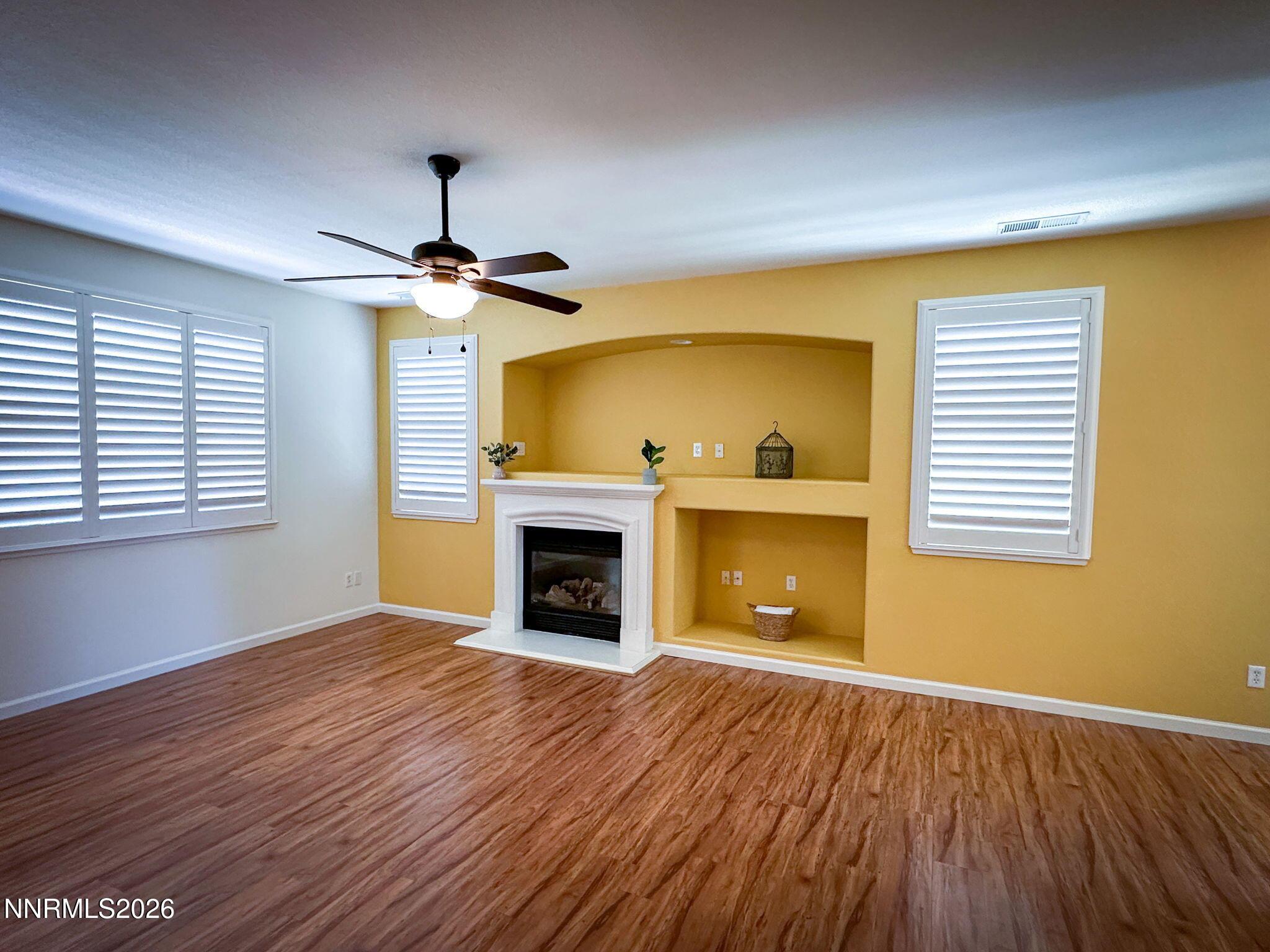 Image 4: 4-web-or-mls-04 Living Room