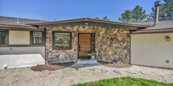 Image 3: 5-web-or-mls-2045-driscoll-dr - Copy