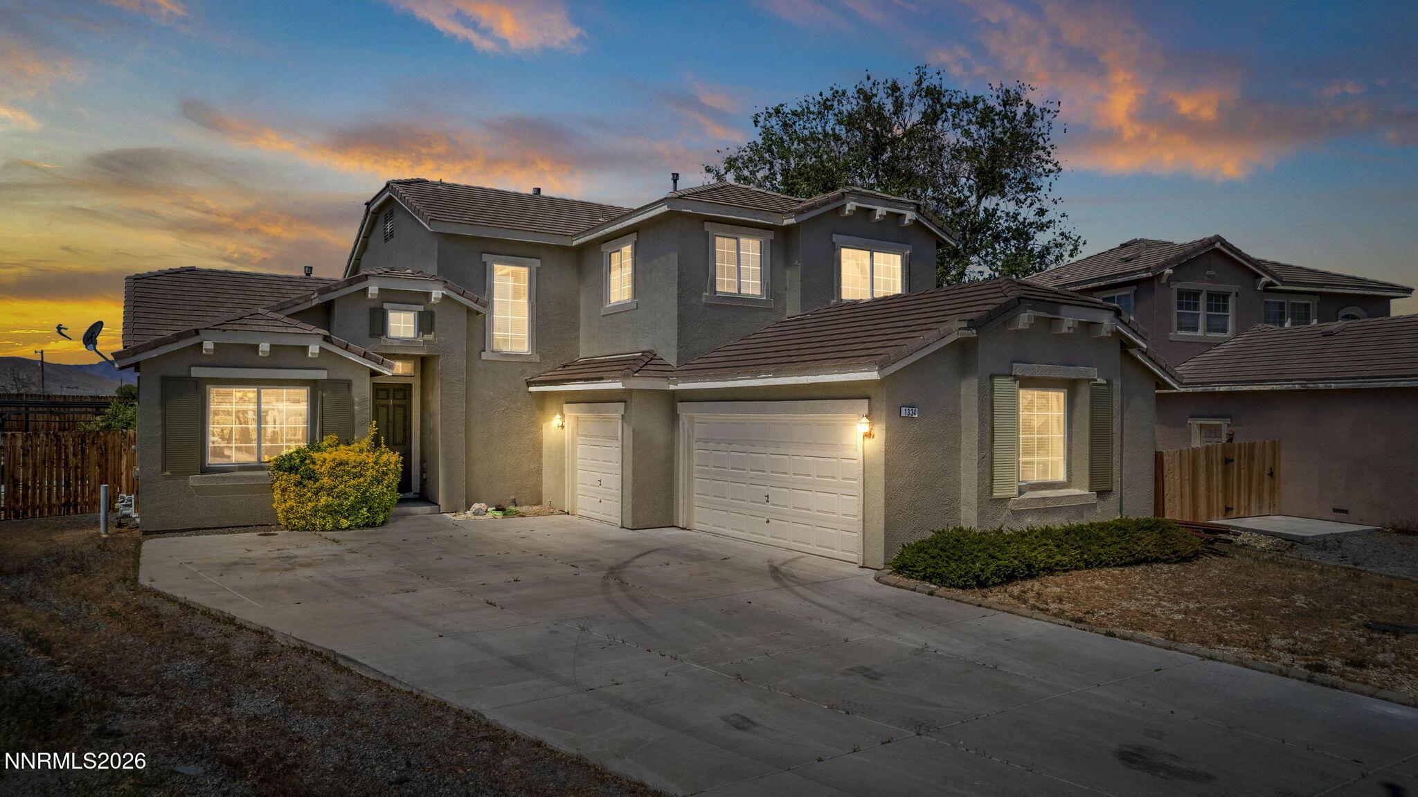 Image 2: 2-web-or-mls-twilight photo (1 of 1)-2