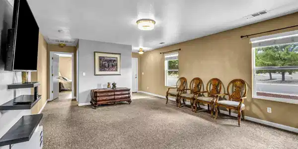 Image 4: 19-web-or-mls-1146-hushfield-ct