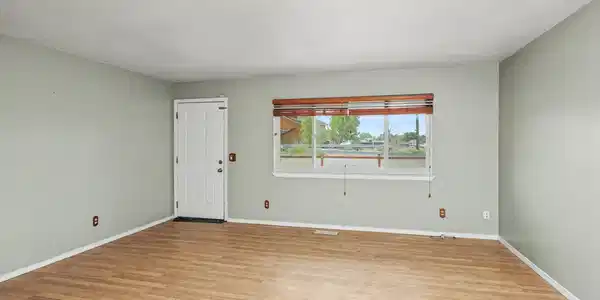 Image 3: 3