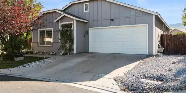 Image 2: 9445 Pine Tree Ct-100