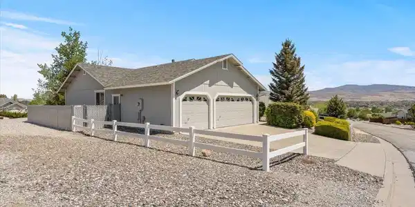 1349 Nightingale Way