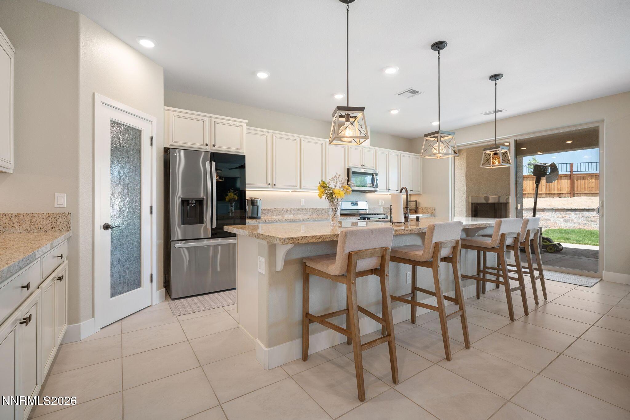 Image 4: kitchen