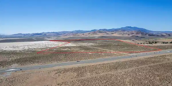 Image 3: North w Lines BAH NV