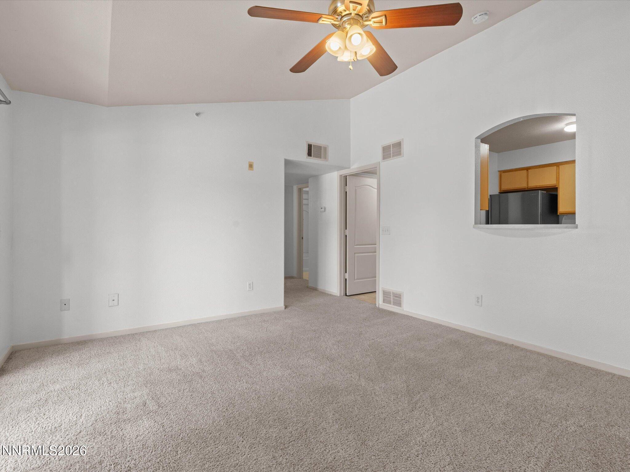 Image 4: Living Room