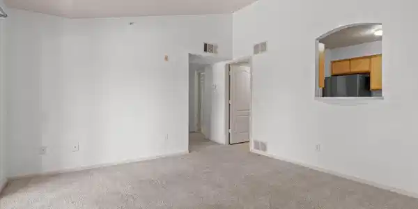 Image 4: Living Room