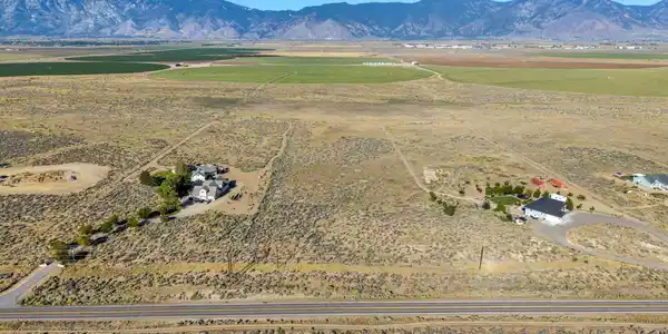 Image 3: 2-web-or-mls-2068-e-valley-rd