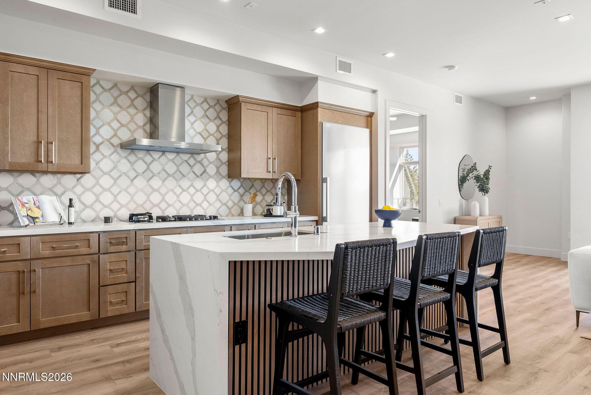 Image 3: Kitchen