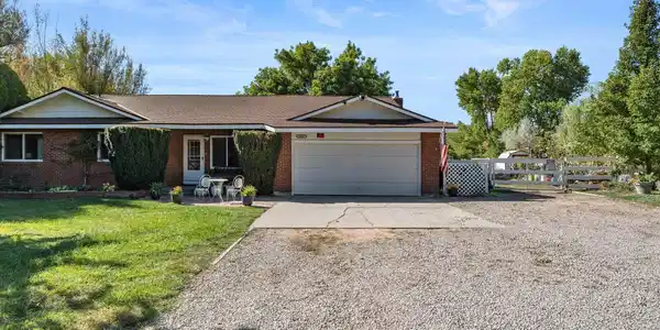 Image 2: 04-110 Laramie Dr-103