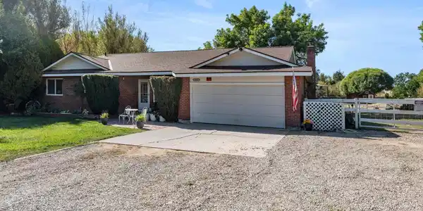 Image 3: 03-110 Laramie Dr-102