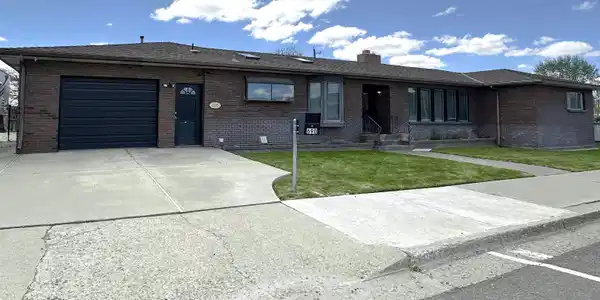 690 Reinhart Street