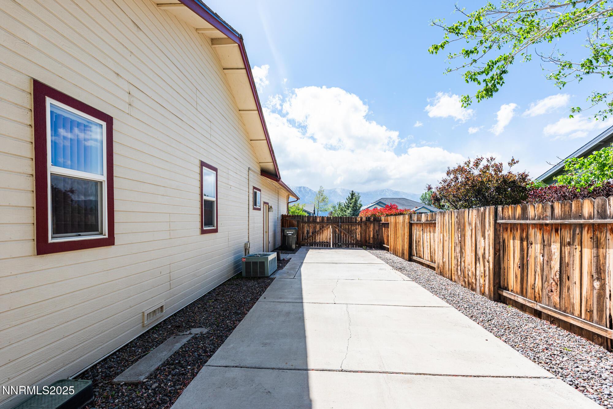 Image 4: 765 Sunnyside Ct-8