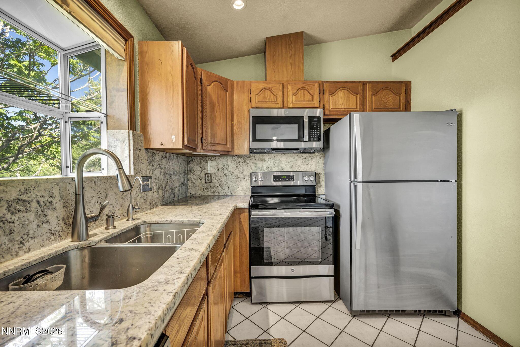 Image 3: Kitchen 2